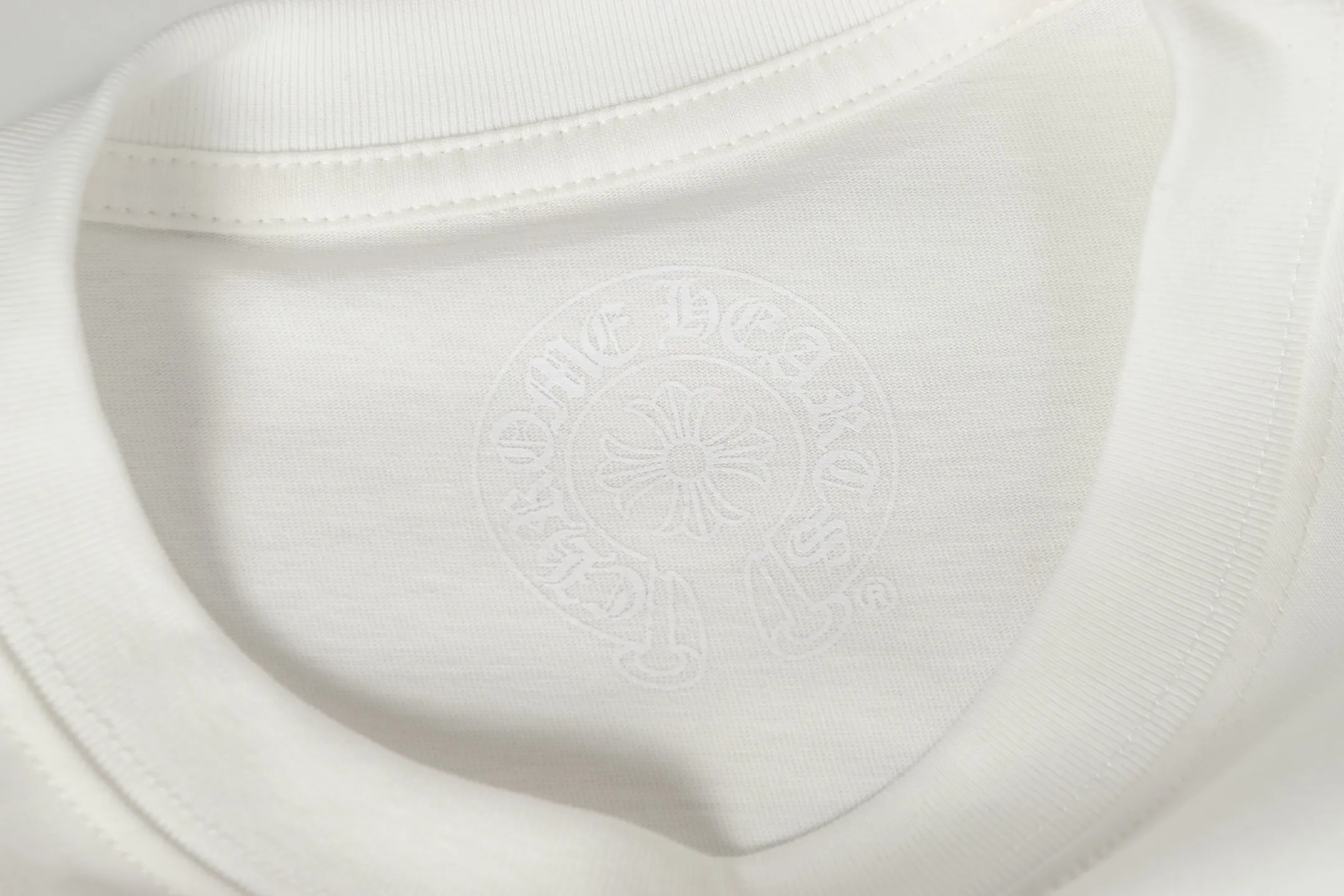P160 Cross-border model. Please do not place an order if you pursue perfection. -Chrome Hearts/Chrome Hearts 23ss white horseshoe Sanskrit printed popular long-sleeved T-shirt -High weight, high density and high quality. The wool is soft, delicate and skin-friendly. It feels soft and silky. It has excellent warmth and skin-friendly properties.